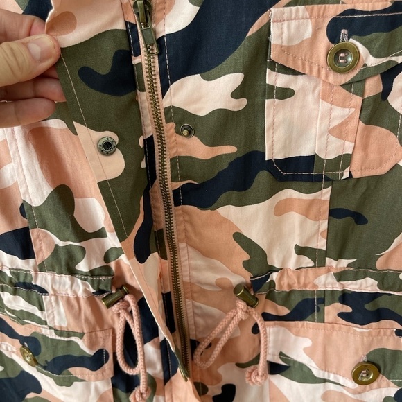 Forme' Mode' Pink Camo Utility Vest NWT in a size medium - Picture 7 of 12